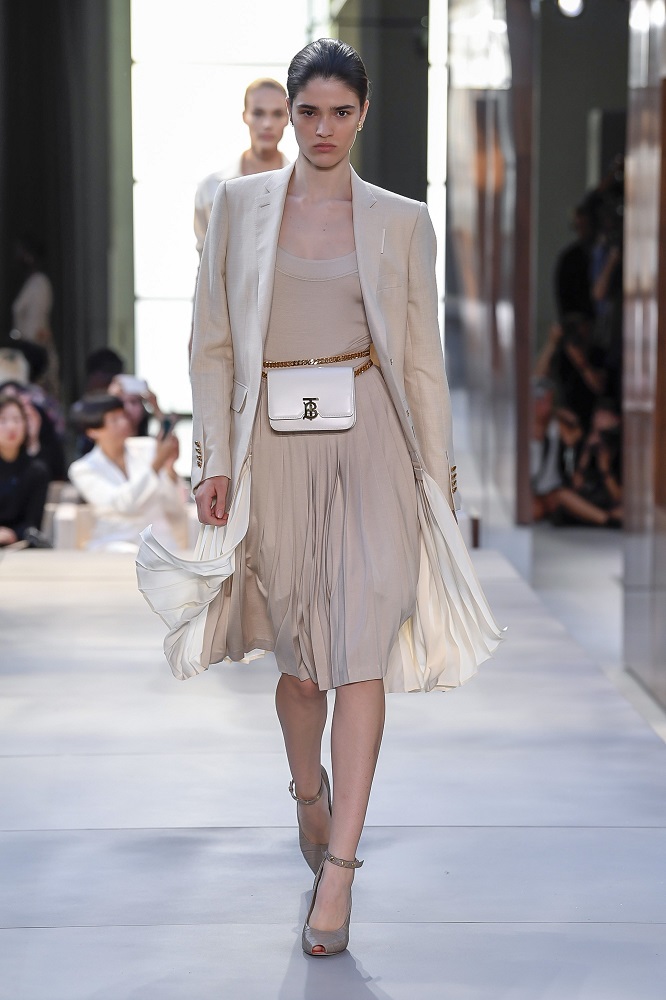 Burberry wiosna-lato 2019, vogue.com